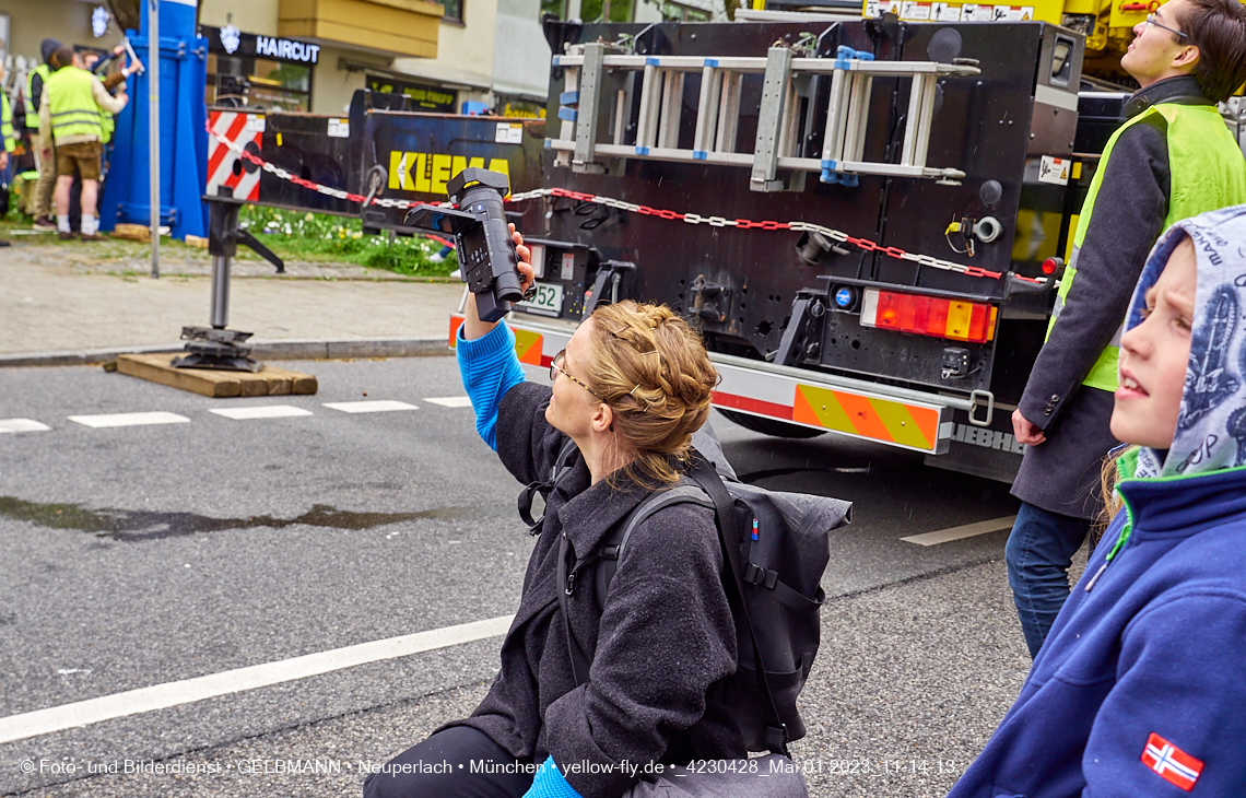 01.05.2023 - Maibaumaufstellung in Berg am Laim